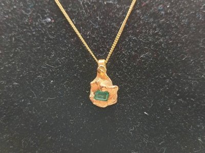Anhänger 916 Gold Goldnugget 0,35 ct Smaragd