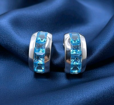 Ohrringe 750 Gold Blauer Topas 4 ct